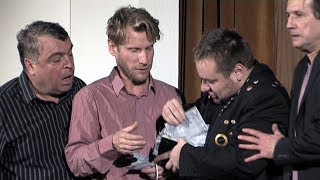 Divadlo Různých Jmen zahrálo Revizora