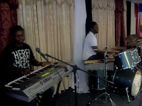 how to practice keyboard music