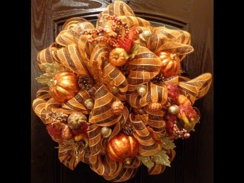 how to attach ornaments to mesh wreath