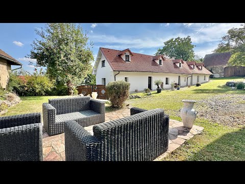 Video Komplex obytných a hospodářských budov 681 m2, pozemek 3572 m2, Kostelní Střimelice.