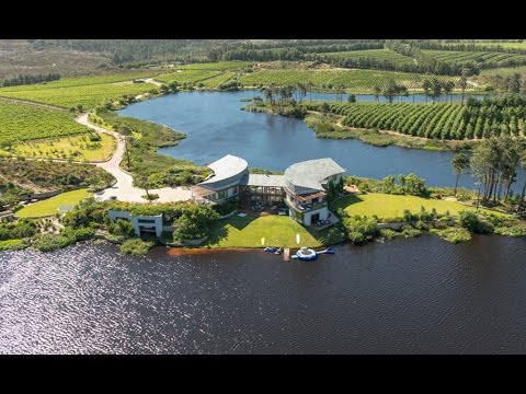 Top Billing visits a Utopian home