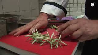 Bachsaibling auf der Haut gebraten mit frischen Pfifferlingen und Rosmarinkartoffeln
