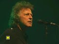 seit 30 jahren rocken bap die b�hnen und sind noch kein bisschen m�de. mitten in ihrer jubil�umstour machen sie auch halt in saarb�cken und trier. hunderttausend.de kolumnist uwe reinhard hielt bei ihrem auftritt in saarbr�cken einen plausch mit bap-frontman wolfgang niedecken.