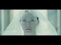 academy award-winner* charlize theron stars as aeon flux, the underground operative fighting totalitarian rule in the 25th-century earth's last living city. aeon is the rebels' best hope of overthrowing the oppressively sterile, 