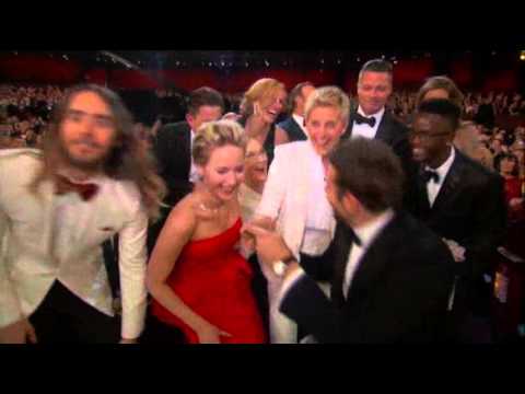 Ellen DeGeneres Takes Group Selfie at Oscars