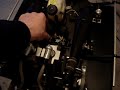 Après avoir entendu fonctionner la turbine de refroidissement, c'est au tour maintenant au moteur de nous faire entendre son bruit caractéristique.Ce moteur est un bi-cylindre de 30cc, 2 temps, admission par clapets et développe environ 4cv.Il est installé sur une 905 LM que vous pouvez découvrir ici:http://www.2c-modelisme.fr/e107_plugins/forum/forum_viewtopic.php?2626.0Bonne visualisation.