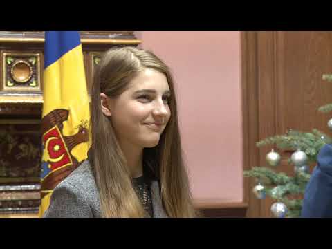 Cîștigătoarea concursului „Vocea României” a primit Diploma de Onoare din partea președintelui Republicii Moldova
