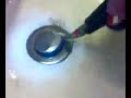 Exploser un énorme bouton d’acné
