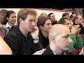Sigmar Gabriel und Frank-Walter Steinmeier diskutieren mit Studierenden