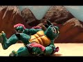 las delirantes aventuras de este duo de mu�ecos contra una desforme y muy enojada tortuga.
