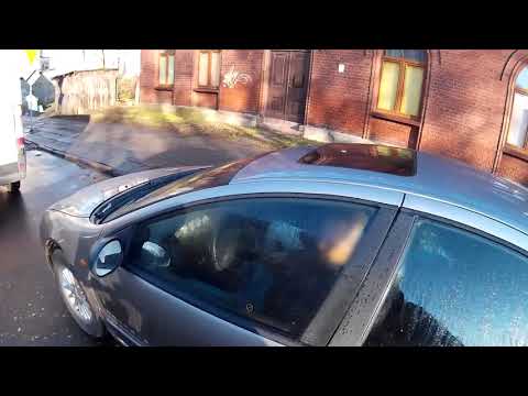 Popis chamówy na ulicy w Łodzi. Trąbi, pluje i wyzywa, ale po chwili dopada go karma