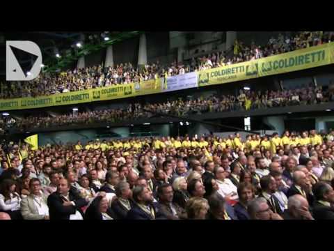 SI AL REFERENDUM, I FISCHI DELLA PLATEA COLDIRETTI - video