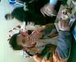 SHOWING THE WORLD HOW TO EAT PIZZA SIGGY FRESH WAY