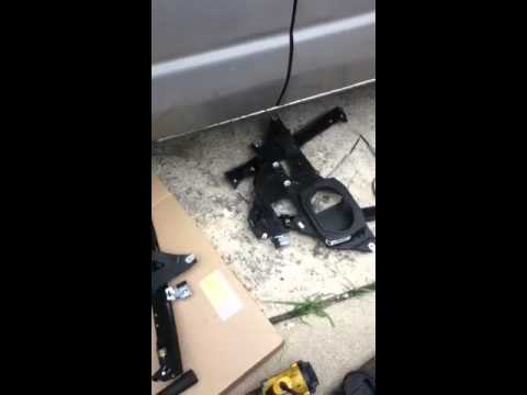 2008 Lincoln Navigator passenger door.Window actuator and bracket removal and installation .Tech Tip