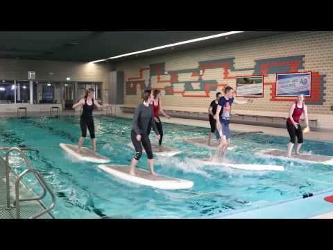 Fitnesstraining auf dem Wasser: Aqua Fitness Board