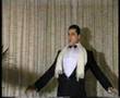 Adriano Altorio canta Figaro Guarda video
