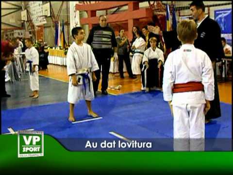 Au dat lovitura