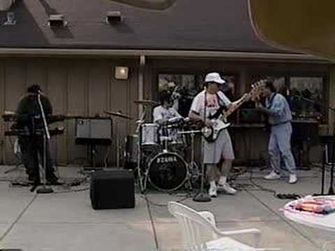 dickeyboyz - Amelda Mikes performs their opening medley of
