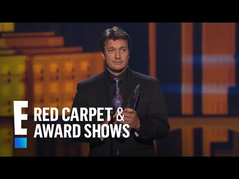 Nathan Fillion (actor) - Chloe Grace Moretz and Matt Bomer present the trophy to Nathan Fillion at People's Choice Awards 2013.