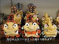 三線カラオケ 第５作 は 安波節（あはぶし）です． 沖縄本島の北部の安波村に昔から伝わる唄です． その昔，仕事を終えた若い男女が，安波村の「まはんた」と言う地名の野原に，集まります．そこで，みんなでお酒を飲んだり，ご飯を食べたり，唄を歌ったりして遊ぶわけです． 夜も更けてくると，気の合った，二人がこっそりと輪から抜け出します．そして二人だけの夜を愉しむわけです． 歌詞にはこう唄われています．「安波村の まはんた は，心の休まるところ．大きな松の木の下は恋人たちが寝るところ．太陽の上がるまで二人で色々な遊びをしましょうね．太陽が昇ったって，いっしょにいましょうね．そしてまた明日，逢いたいですね」 まことに，開けっぴろげでおおらかです．
