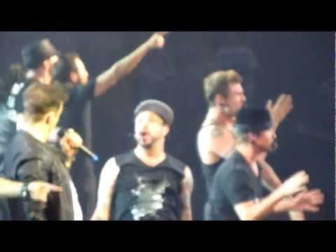 CarlitoPucl - New Kids introduce the Backstreet Boys with a small dance off, then Larger Than Life. New Kids on the Block Vs. Backstreet Boys in Toronto. A. J. McLean, How...