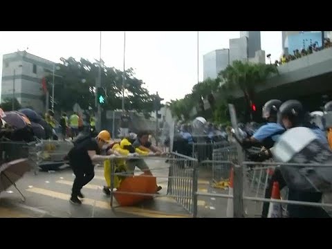 China: Feierlichkeiten in Hongkong - Tausende demonstri ...