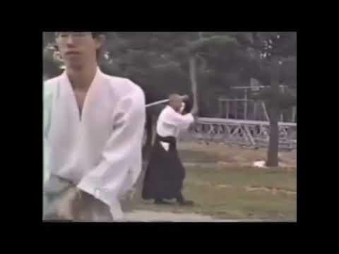 Shirata Rinjiro Teaching Outside
