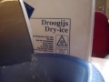 Droogijs in warm water