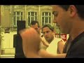 uruguayos que viven en barcelona haciendo candombe del rico en las calles del barrrio poblenou