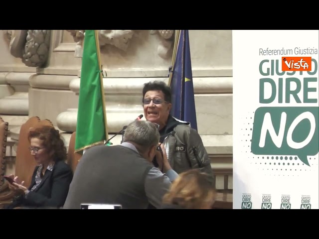 Edoardo Bennato all'Anm: Quello del magistrato è uno dei mestieri più complicati e rischiosi