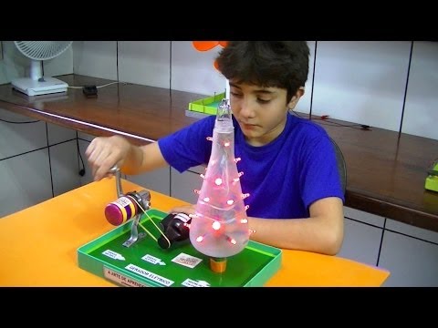 ÁRVORE DE NATAL COM ENERGIA EÓLICA