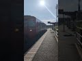 列車交換 「(前方)キハ220形🟥 1859D 普通 うきは行き」「(後方)キハ200系🟥 1858D 普通 久留米行き」久大本線 御井(みい)駅 #キハ220形 #キハ200系 #御井駅