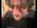 Tohoto člověka můžeme často vidět na nádraží vv mrazívých dnech, kdy se ukrývá před zimou.