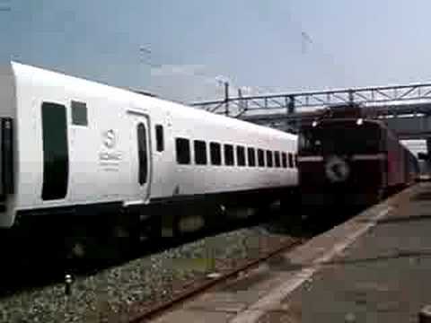 （追抜）８８５系 （６両）（3010M）・寝台特急 （機関車：客車６両）（41） 【福間駅】
