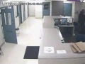 Atak na policjanta Black guy Thug Attacks Cop 2011 Нападение на полицейский