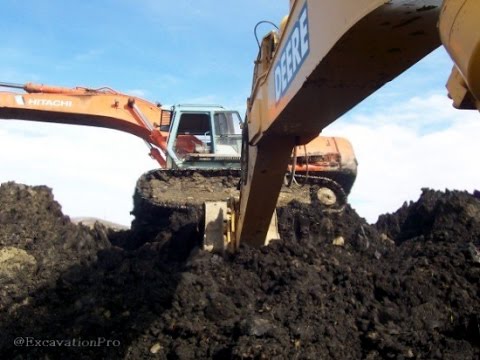 Hitachi 400 stuck on dirt pile