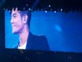 周杰倫演唱會2007.12.12香港站 - 6 jay 唱出一首之前寫給城城的歌- 愛情 .由郭富城擔任表演嘉賓  郭富城-愛情作曲：周杰倫 , 填詞：方文山 / 小美 , 主唱：郭富城咖啡館外面的雨景  我們一起向前進 所有畫面都很熟悉  我打開口袋裡的記憶 充滿的都是妳　平凡又顯得神奇我喜歡說愛我的妳  一樣的對著玻璃 用呼吸吹醒平淡的水氣  無聊也變得多麼甜蜜 在慵懶的天氣  藉著雨點說愛妳看窗外的妳  擁抱著愛情 我們一起繼續前進 聽風中的歌不竭歌頌愛情 妳我在和應　對白很清晣 會是個美麗的結局 妳就是愛情　妳讓我歡喜  讓我執著　讓我安靜 不必有太多理由 叫做愛情　因我只要妳對白很乾淨　我唯一會說只有我愛妳