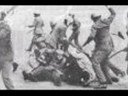 miro casabella interpreta umha cantiga de esc�rnio galego-portuguesa do s�culo xiii. o seu significado no contexto das mobiliza�ons da galiza anti-franquista de finais do anos sessenta e come�os dos setenta, actualizava e mudava o seu significado ao de can�om de rebeldia e de afirma�om nacional galega e internacionalista.
as 