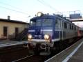 EN57 poc.os.3032 Kraków Gł. - Oświęcim + EU07-085 Galicja jako P 83104 z Szczecina Gł. do Rzeszowa + EU07-206 Bieszczady jako P 34100 z Przemyśla Gł,/Zagórza do Katowic - PKP Trzebinia... :) Z drugiego końca peronu nagrywał Krzysiek (krzychu2407) , zapraszam na jego kanał :) Dzień chylił się ku końcowi... - zachodzące słońce żegnało nas :)