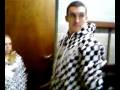 videos de drups se lache sur une poubelle