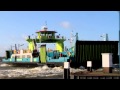 Veerpont Maassluis-Rozenburg trotseert hoog water en een Noord Wester storm.