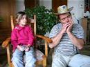 Anouk en Pappa met harmonica G-Harp