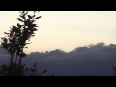 elenin - SORRY ABOUT THE SHAKY BLURRY RECORDING Recorded 10th April 2013. My wife and I were looking out at the Waitakere Ranges in Auckland to see if wee could see s...