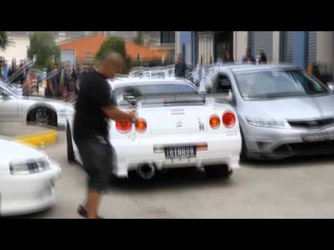 r34 - THE-LOWDOWN.COM Meet - A R34 GTR showing off its launch control system! -