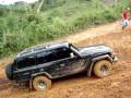 Land Cruiser 60 series club 4x4 Panama capira 30-11-08 Big Loma 1 mud going up