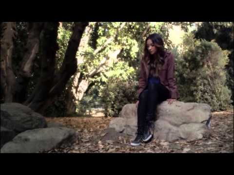 Pretty Little Liars - Emily waits for Alison 4x15