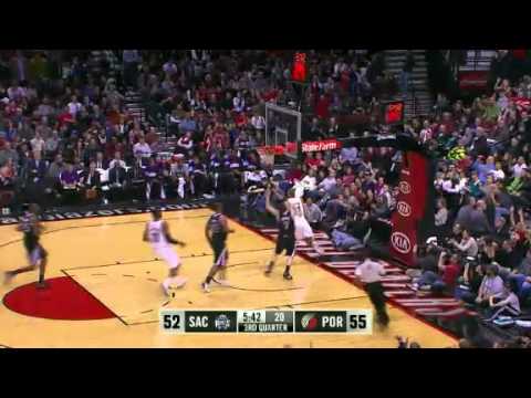Gerald Wallace fast break to Nicolas Batum