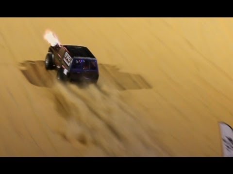 drag race - Liwa 2013 UAE. Subscribe to the channel if you want more crazy cars from UAE and Sweden. Sorry for the sometimes bad camera work. Next time i will get a rig ...