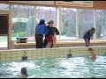 Pieten gooien Sanne in het water Pieten gooien Sanne in het water
