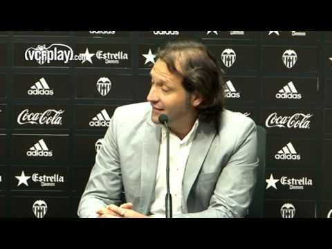 Valencia CF: Mustafi: 'Venir al Valencia CF es un paso adelante en mi carrera'